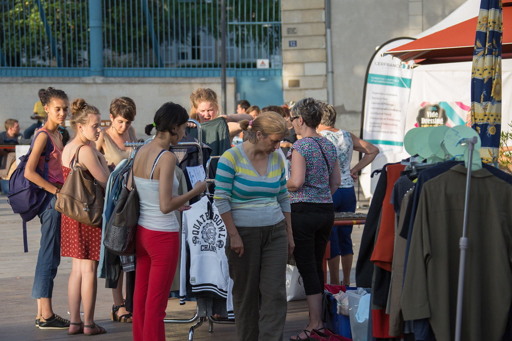 Vide-dressing, un bon moyen pour financer son séjour Visa Vacances Travail